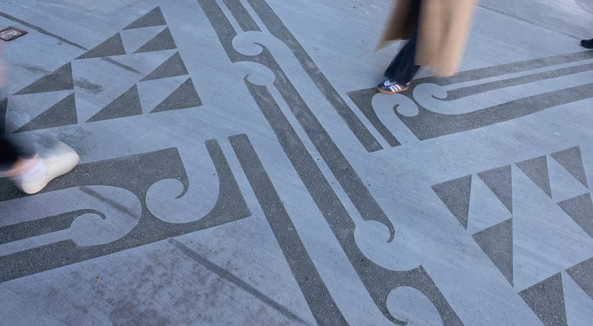 People walking on the footpath on Thorndon Quay